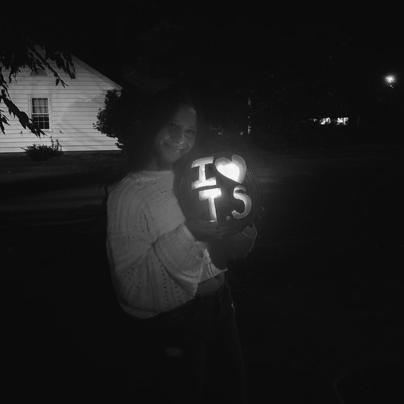Meet your Posher, Adriana - Picture 1 of 1